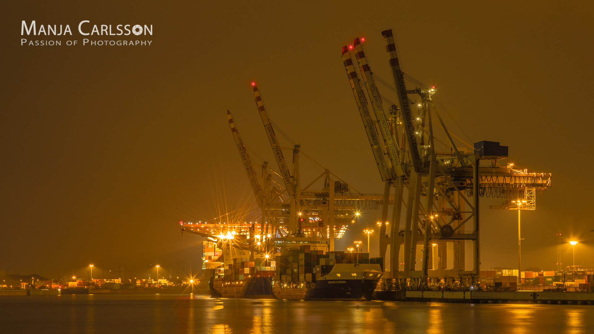 Container Terminal Tollerort (f/22, ISO 100, 30 Sek., 95mm)