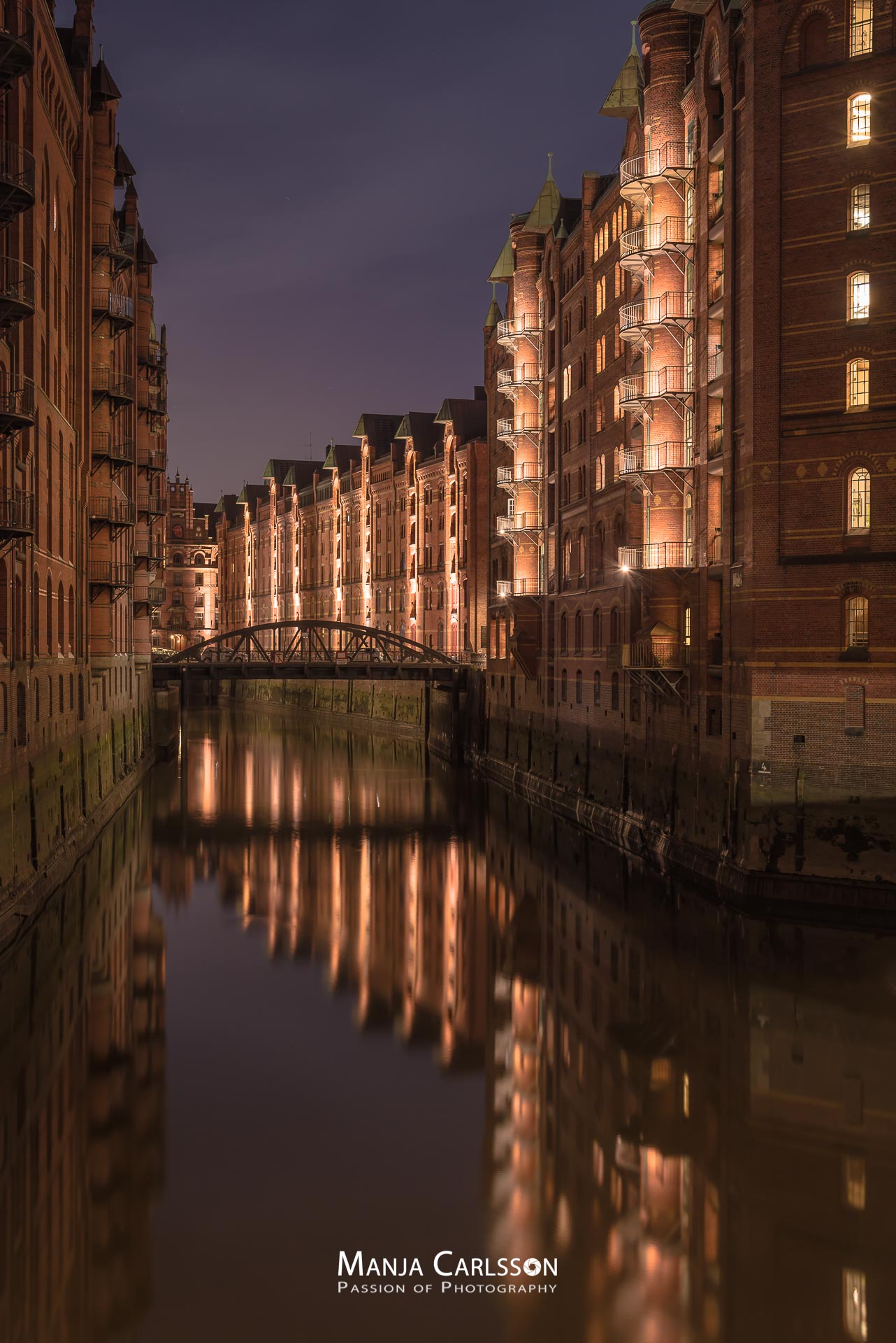 Nächtlicher Fotospaziergang durch die Speicherstadt - Wandrahmfleet Brücke -Kannengießerort (f/8, 25 Sek. ISO 100, 46mm)