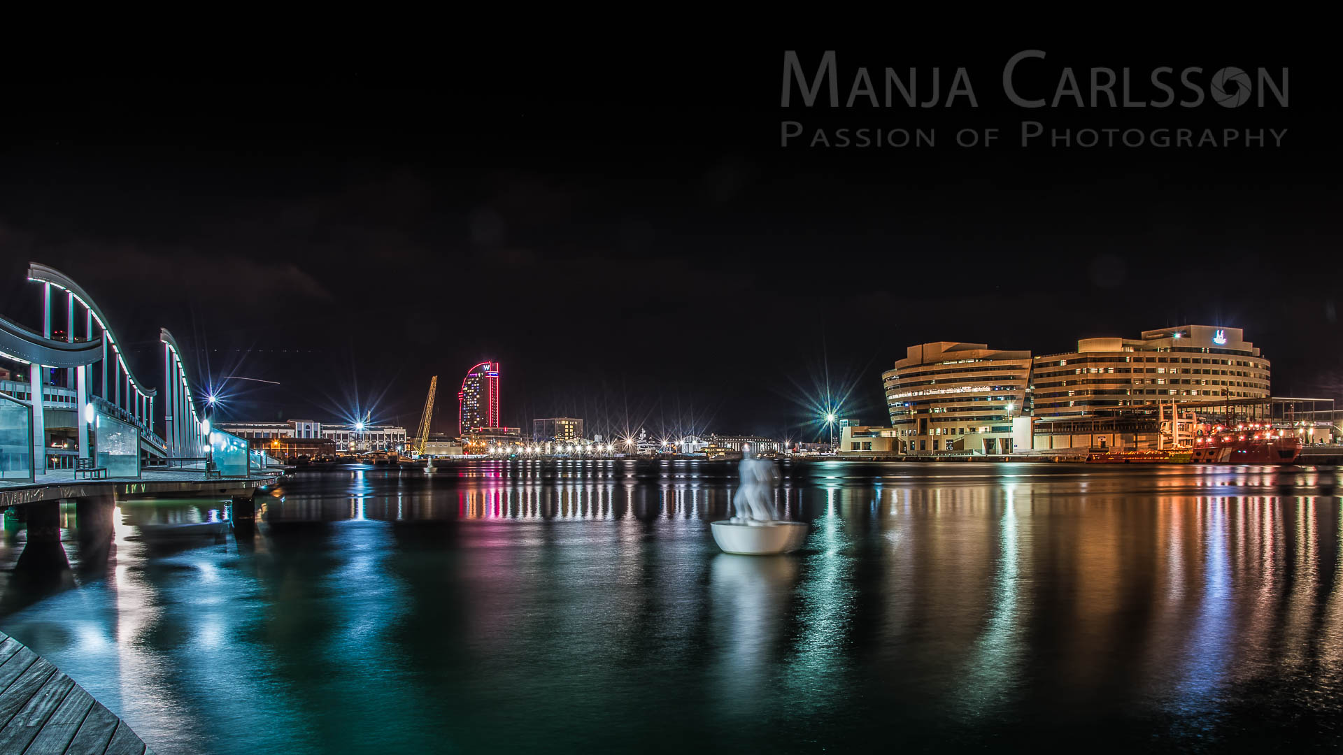 Blick auf Port Vell und das World Trade Center von Barcelona von der Rambla del Mar