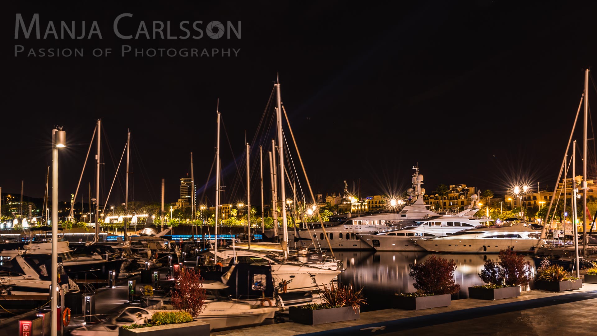 Barcelona Kurztrip Fotospots Nacht - National-Hafen von Barcelona mit Blick auf die Stadt