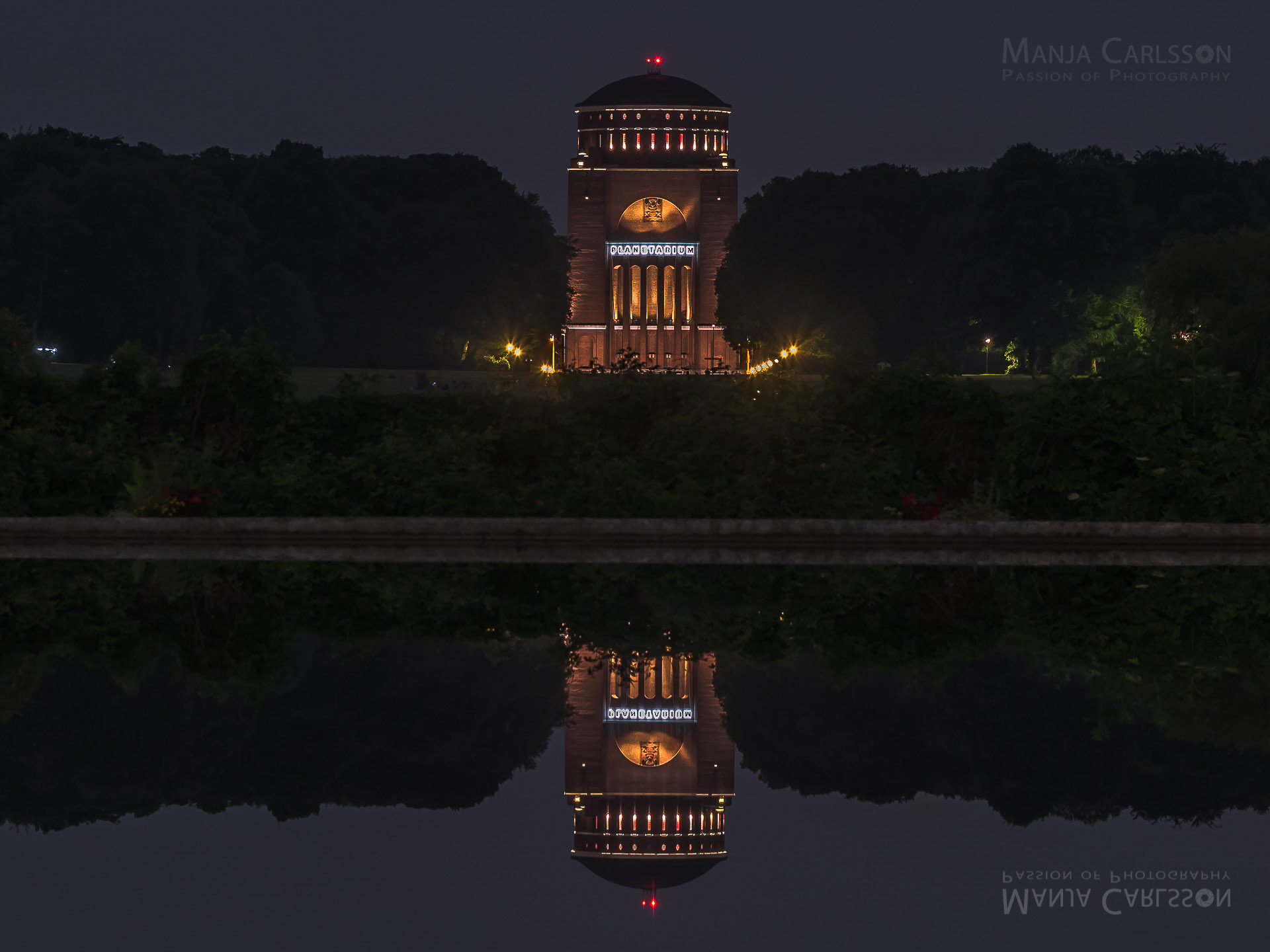Planetarium Hamburg im Wasserspiegel