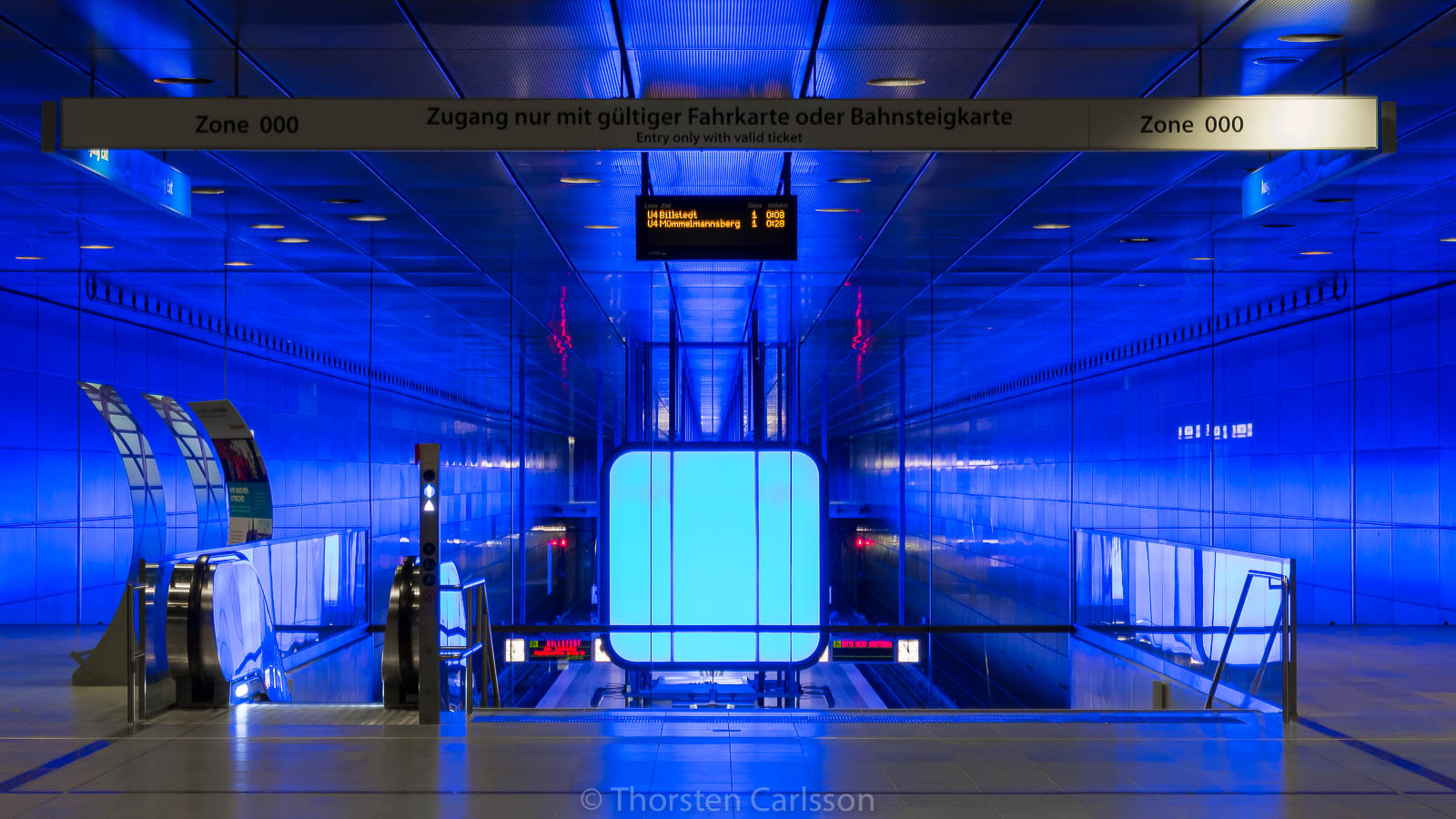 U4 HafenCity Uni -Zugang zum Bahnsteig