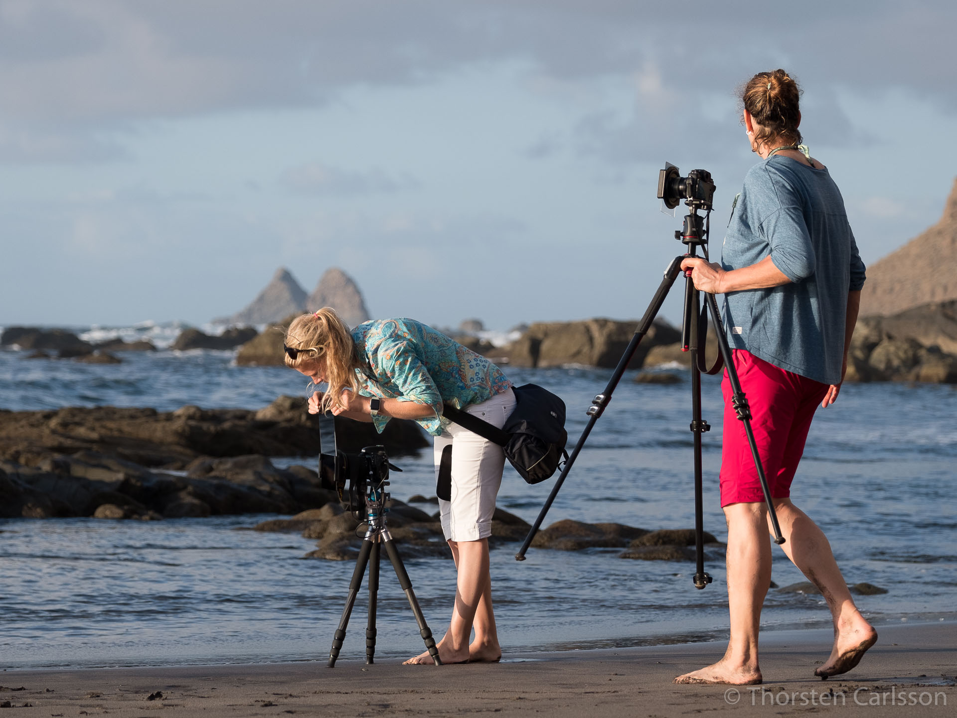 Susanne und Manja bei der Filterfotografie am Benijo Strand-2017