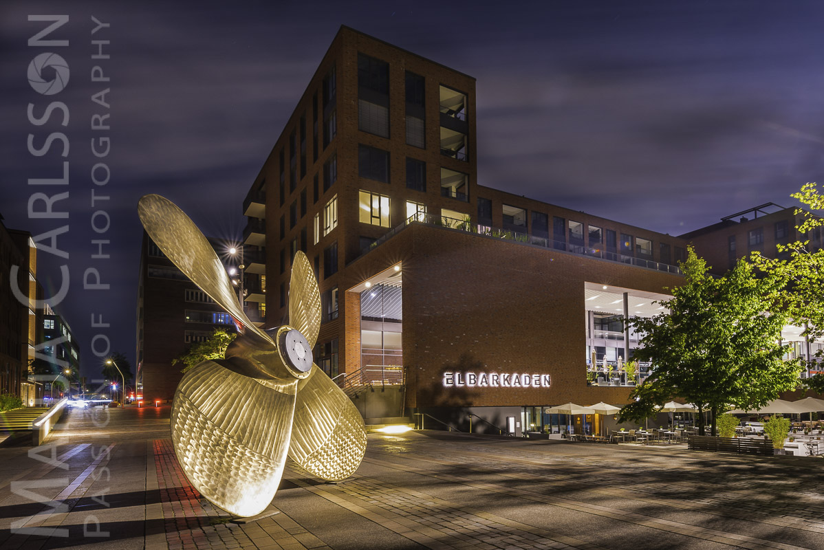 Elbarkaden mit goldener Schiffsschraube