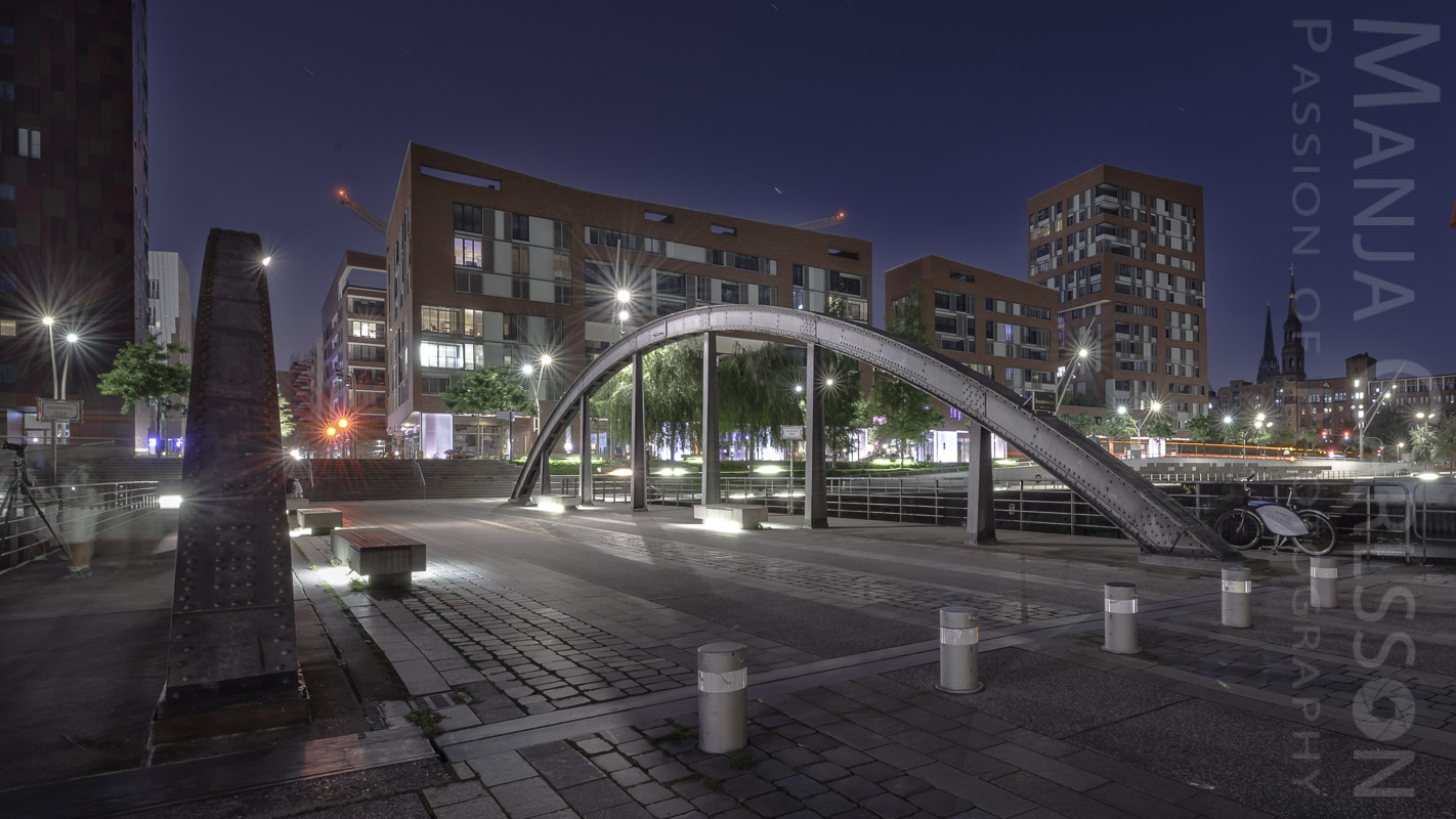 Hamburg -Hafencity, Busanbrücke im Lichterglanz
