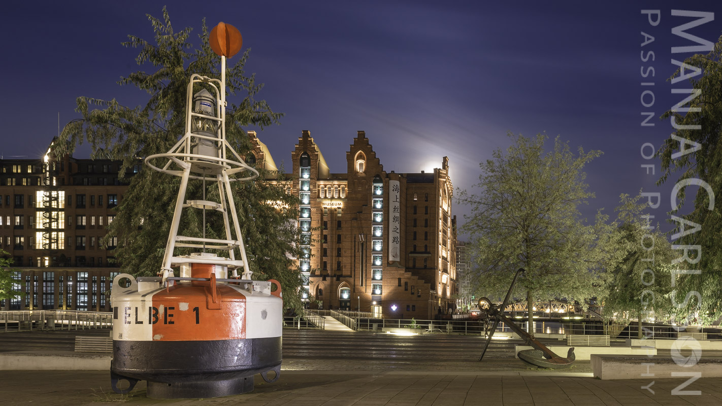 Maritimes Museum Hamburg mit Tonne Elbe 1