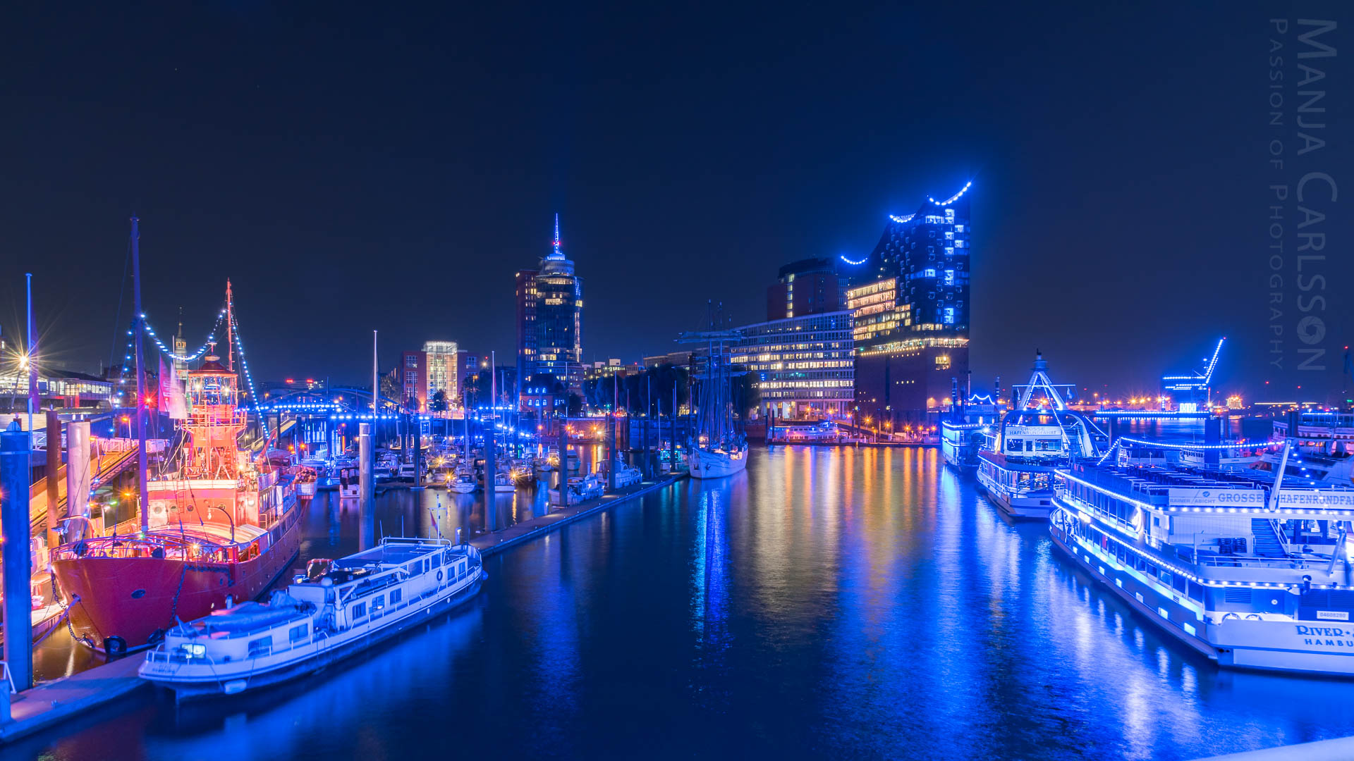 Fotospot Überseebrücke - Blick auf den Niederhafen mit Elbphilharmonie