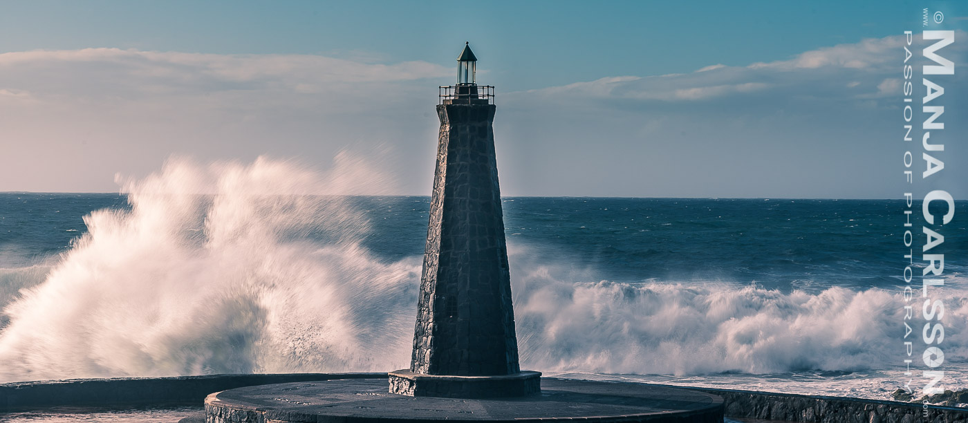 Bajamar Leuchtturm - hohe Welle (Filterfotografie)