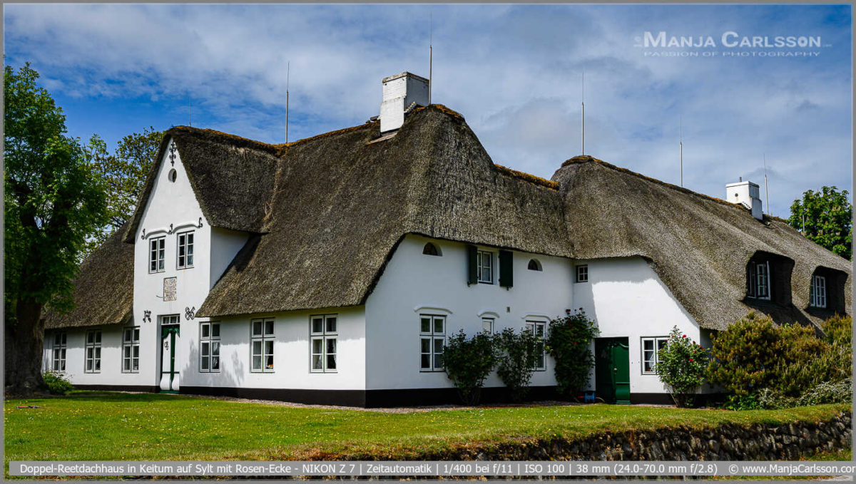 Doppel-Reetdachhaus in Keitum auf Sylt mit Rosen-Ecke